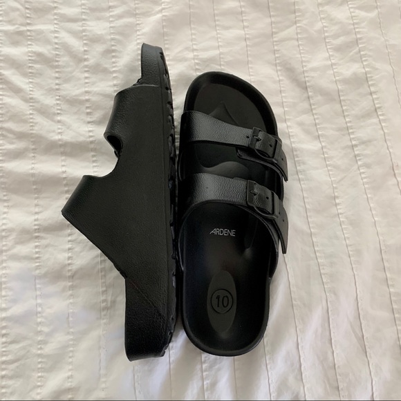 *BRAND NEW* Black double strap sandal - Picture 3 of 3